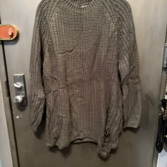 Grey Crew Neck distressed Sweater - NWOT - Picture 3 of 15
